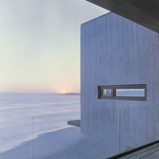 Illustration for article titled Home Floating Over the Pacific Brings Peace, Insane Envy